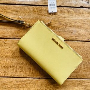 Michael kors leather double zip wallet buttercup